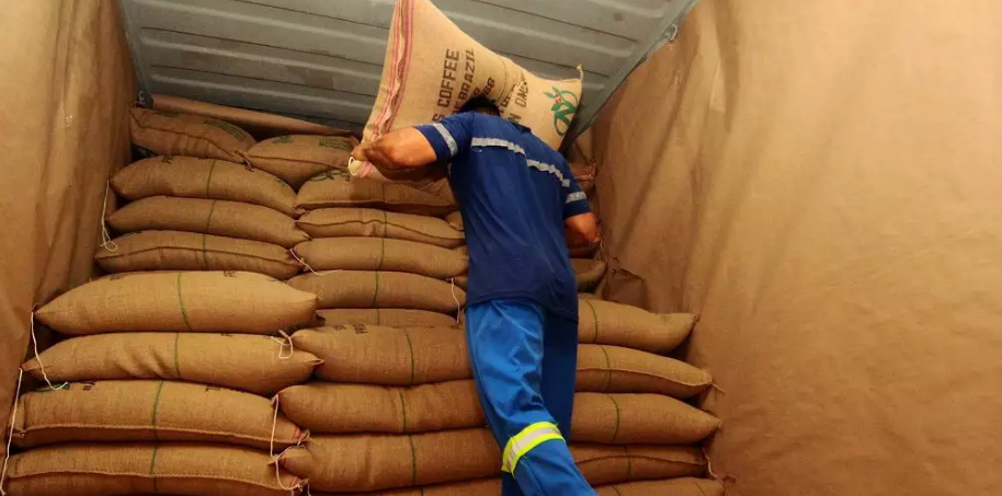 Em janeiro, também houve crescimento na utilização de contêineres para o transporte do café